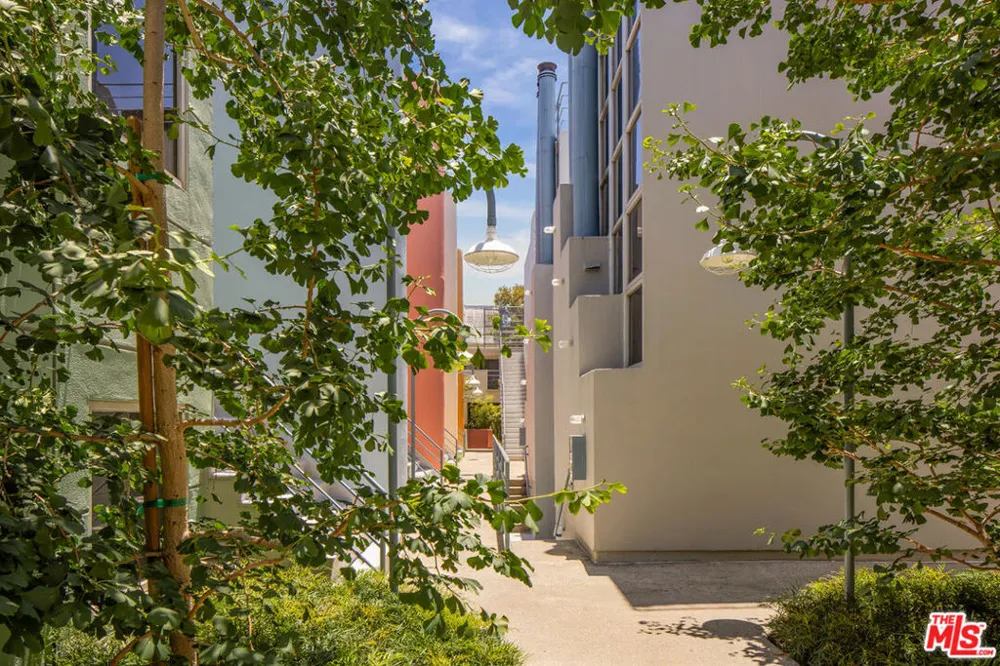 2433 28th Street #B Santa Monica, CA 90405