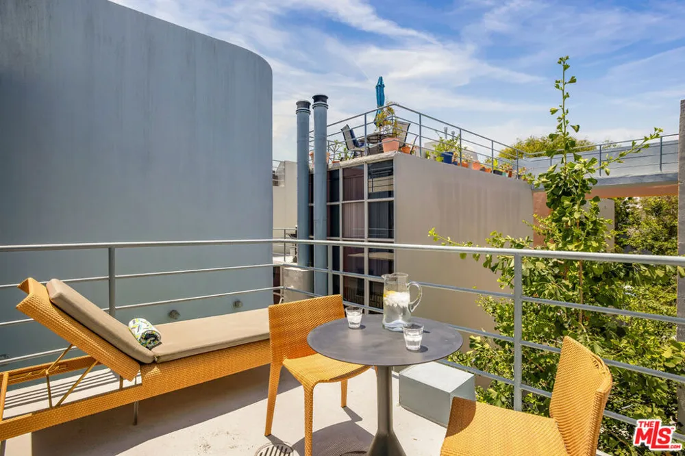 2433 28th Street #B Santa Monica, CA 90405