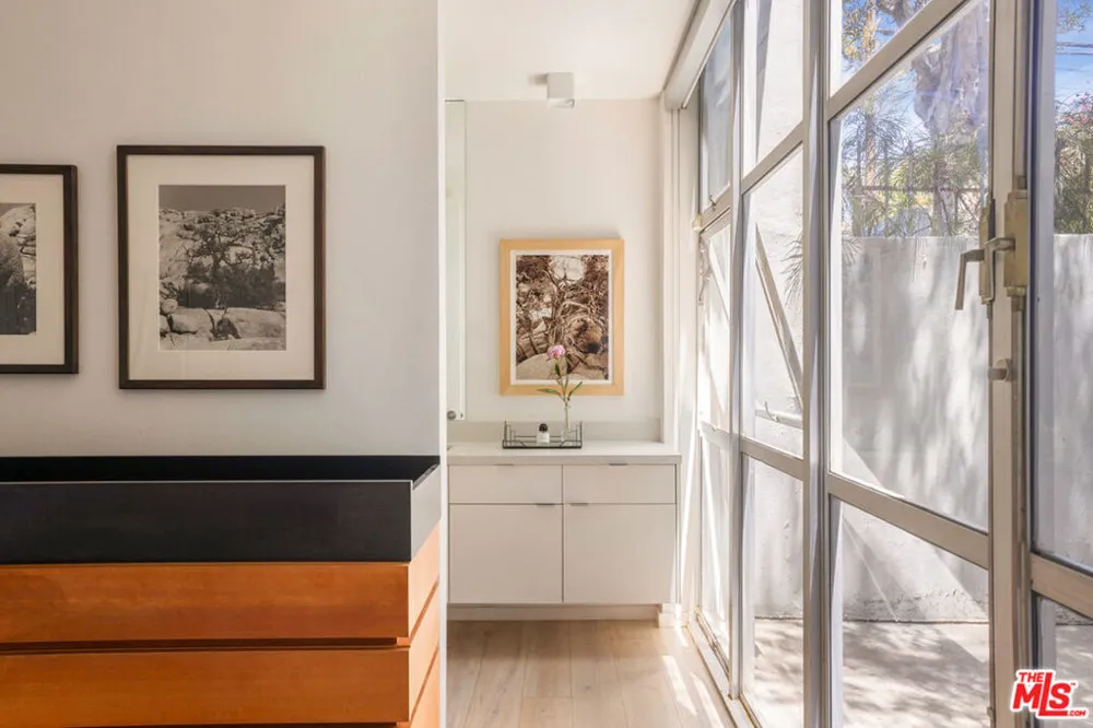 2433 28th Street #B Santa Monica, CA 90405