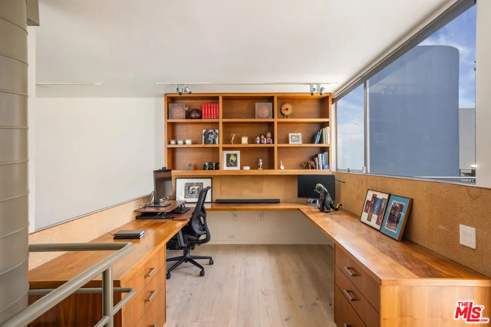 2433 28th Street #B Santa Monica, CA 90405