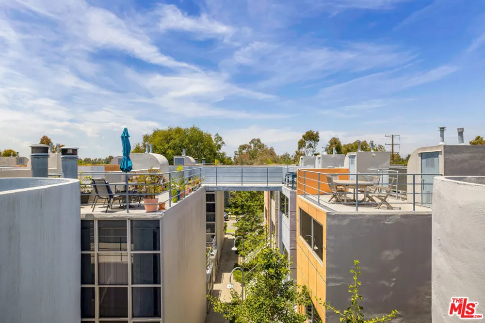 2433 28th Street #B Santa Monica, CA 90405