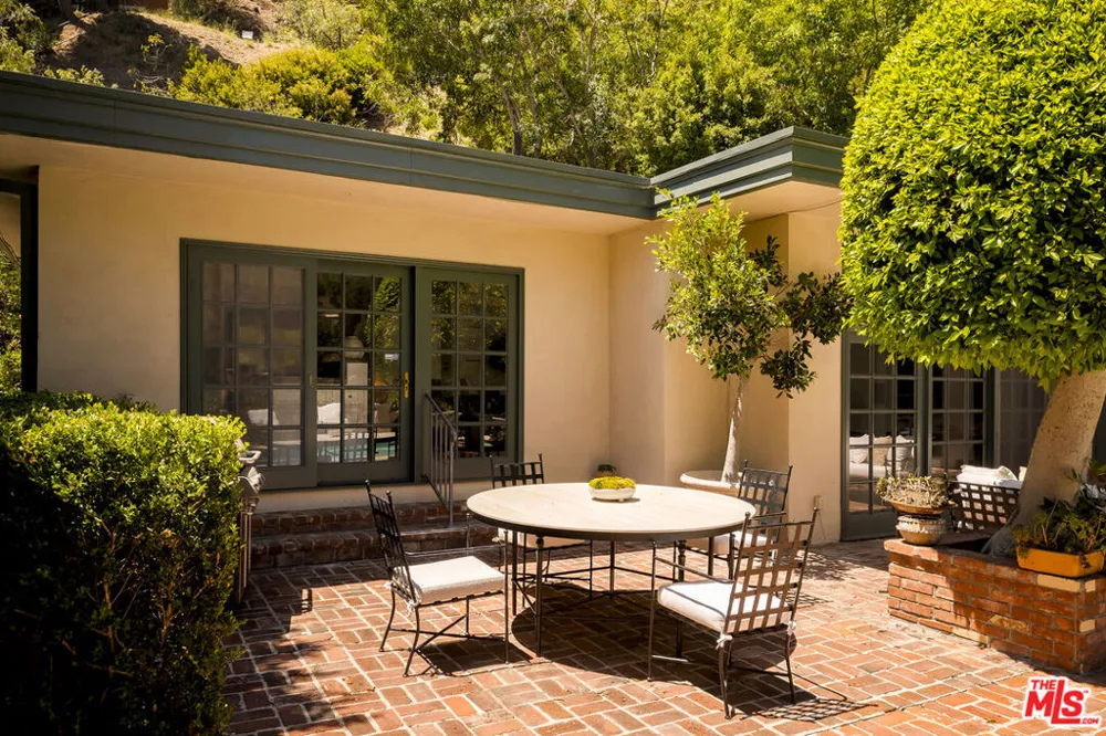 10216 Cielo Drive Los Angeles, CA 90210