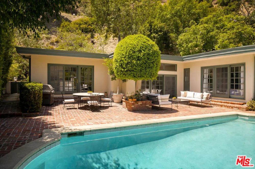 10216 Cielo Drive Los Angeles, CA 90210
