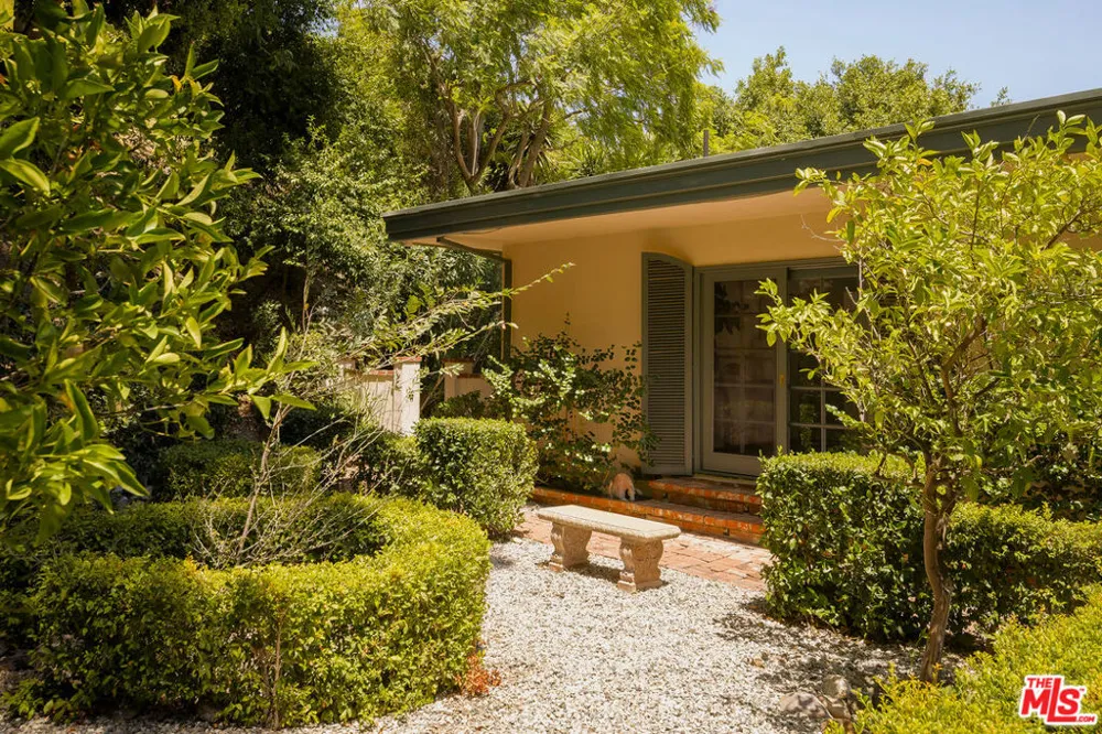 10216 Cielo Drive Los Angeles, CA 90210