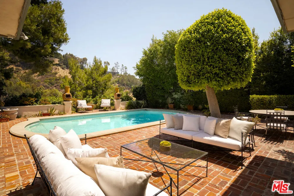 10216 Cielo Drive Los Angeles, CA 90210