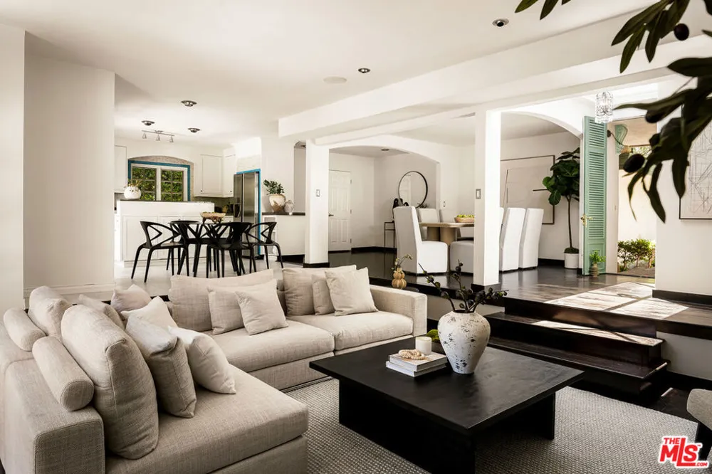10216 Cielo Drive Los Angeles, CA 90210