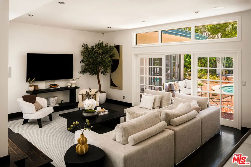 10216 Cielo Drive Los Angeles, CA 90210