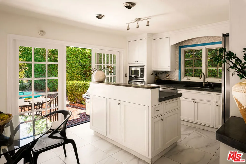 10216 Cielo Drive Los Angeles, CA 90210