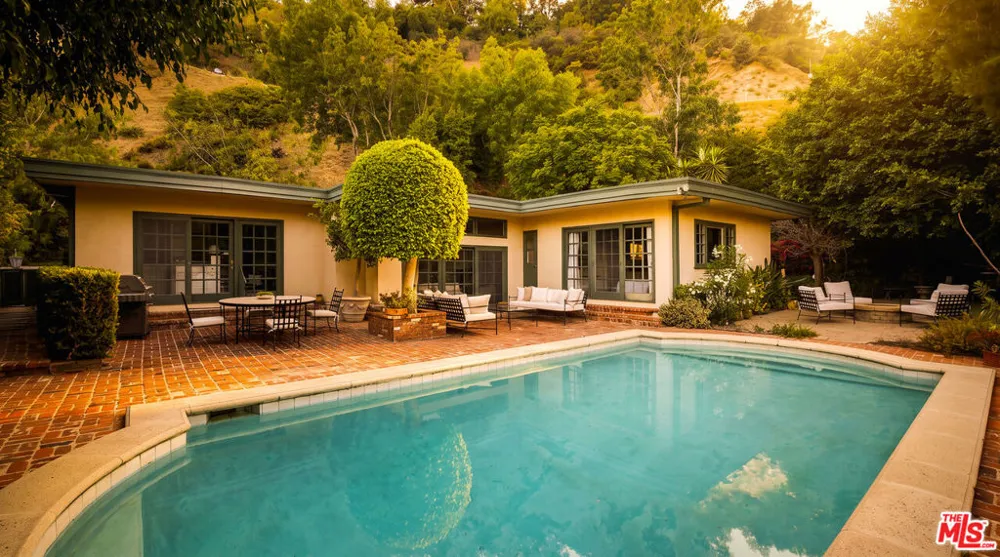 10216 Cielo Drive Los Angeles, CA 90210