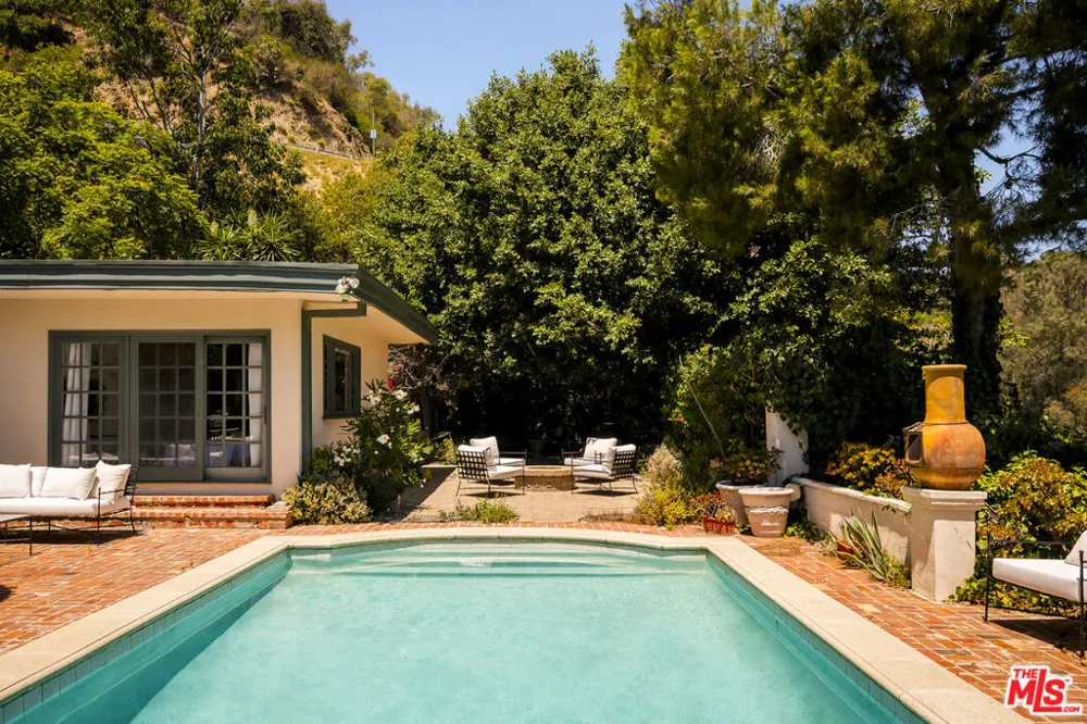 10216 Cielo Drive Los Angeles, CA 90210