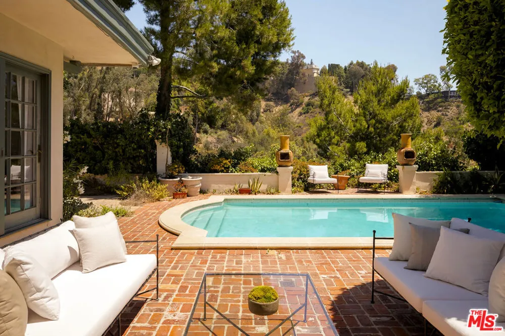 10216 Cielo Drive Los Angeles, CA 90210