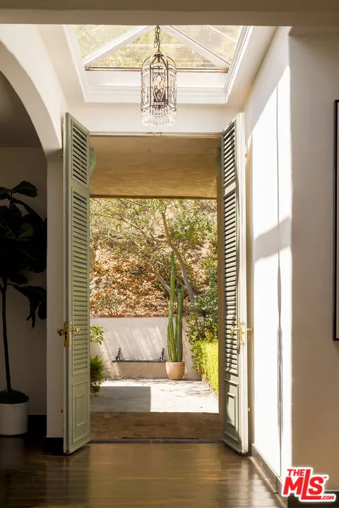 10216 Cielo Drive Los Angeles, CA 90210