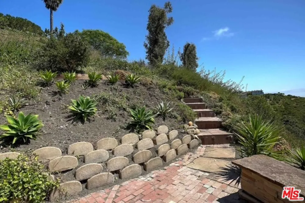 112 Crestview Lane Santa Barbara, CA 93108
