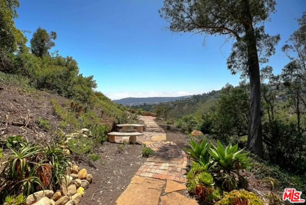 112 Crestview Lane Santa Barbara, CA 93108