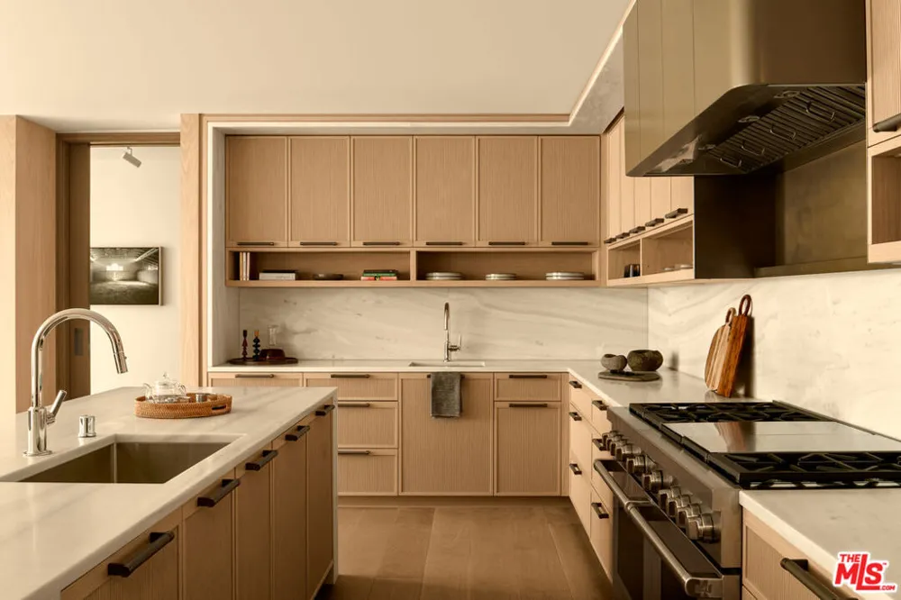 9900 S Santa Monica Boulevard #2D Beverly Hills, CA 90212
