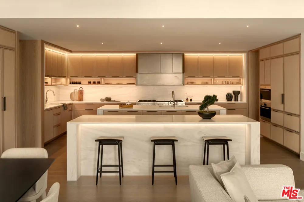 9900 S Santa Monica Boulevard #2D Beverly Hills, CA 90212
