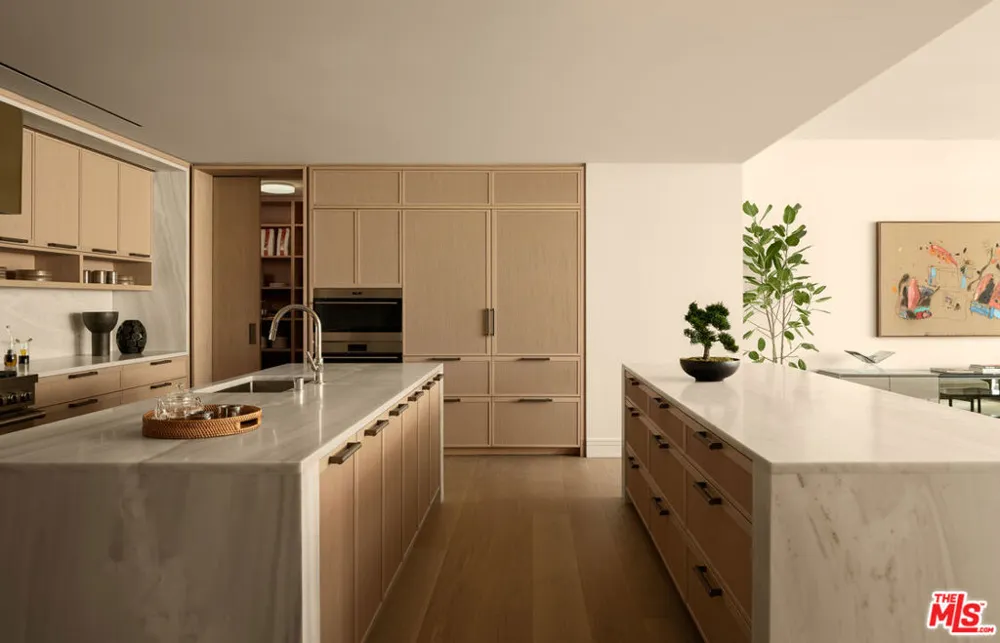 9900 S Santa Monica Boulevard #2D Beverly Hills, CA 90212