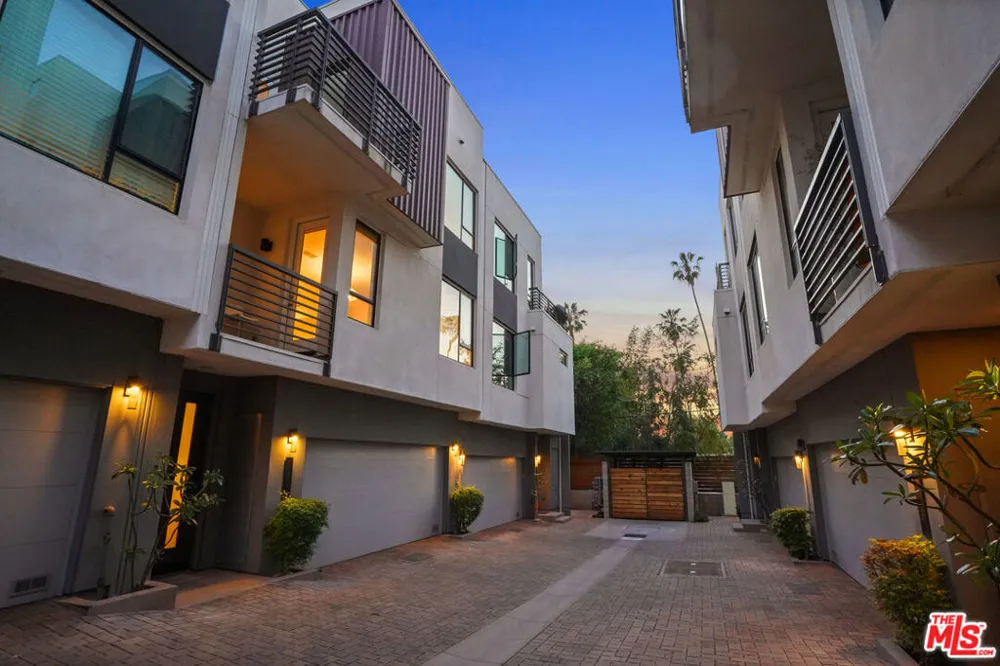 1427 WATERLOO STREET Los Angeles, CA 90026