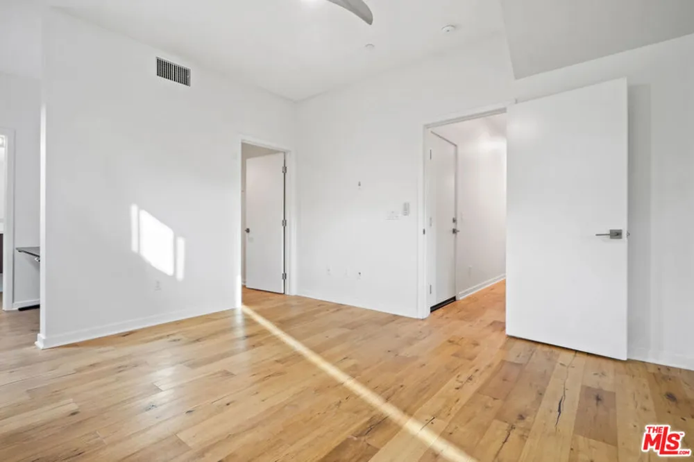 1427 WATERLOO STREET Los Angeles, CA 90026