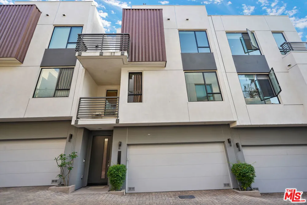 1427 WATERLOO STREET Los Angeles, CA 90026