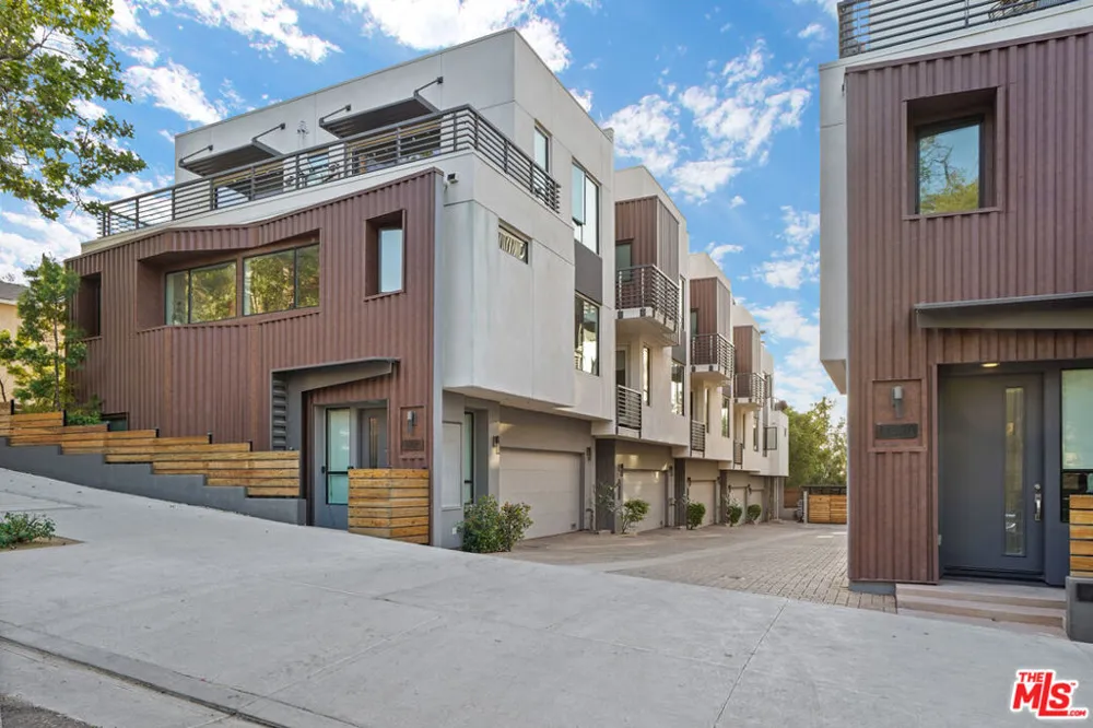 1427 WATERLOO STREET Los Angeles, CA 90026