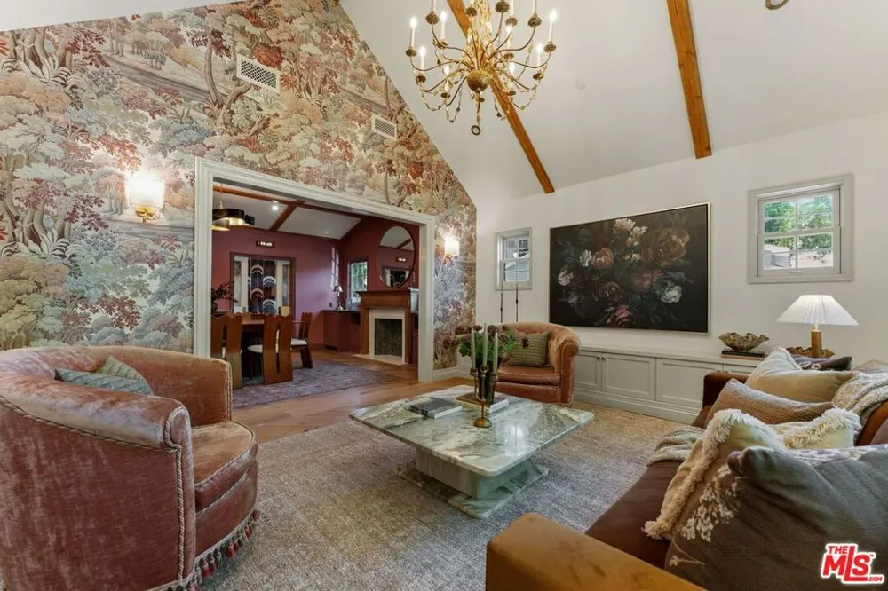 224 Bowling Green Way Los Angeles, CA 90049