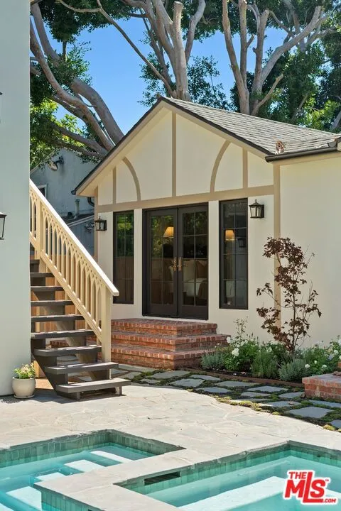 224 Bowling Green Way Los Angeles, CA 90049