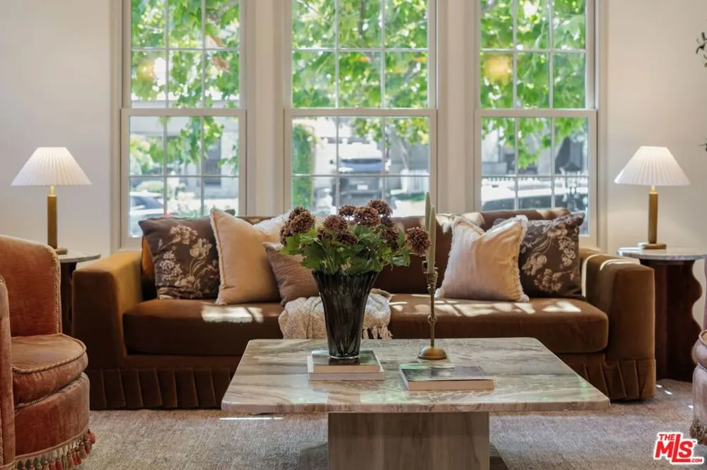 224 Bowling Green Way Los Angeles, CA 90049