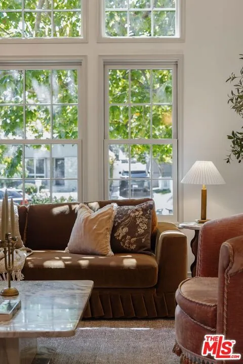 224 Bowling Green Way Los Angeles, CA 90049