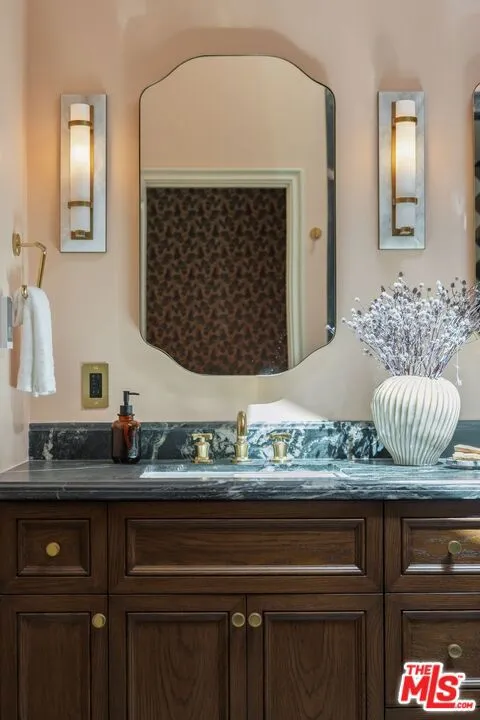 224 Bowling Green Way Los Angeles, CA 90049