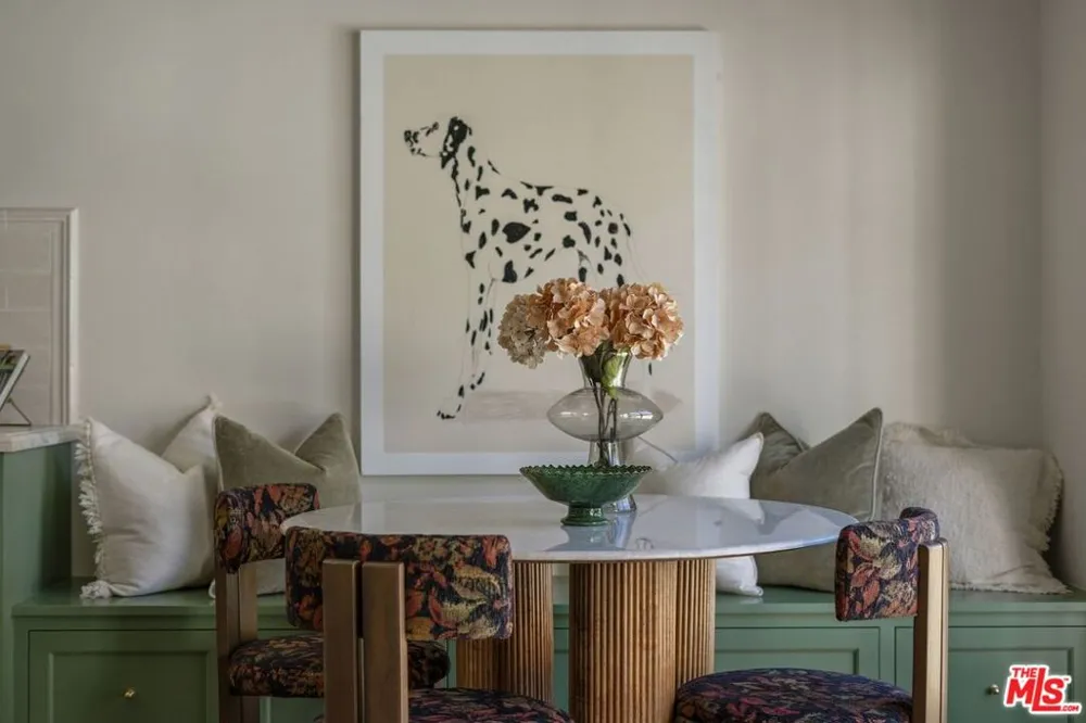 224 Bowling Green Way Los Angeles, CA 90049