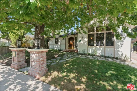 224 Bowling Green Way
