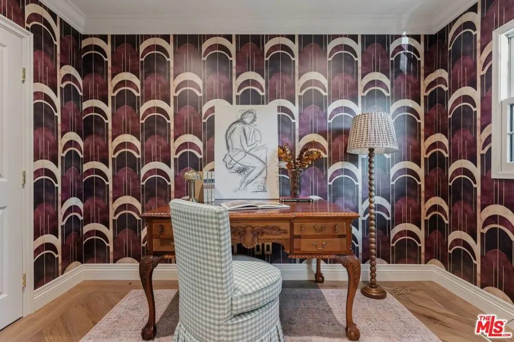 224 Bowling Green Way Los Angeles, CA 90049