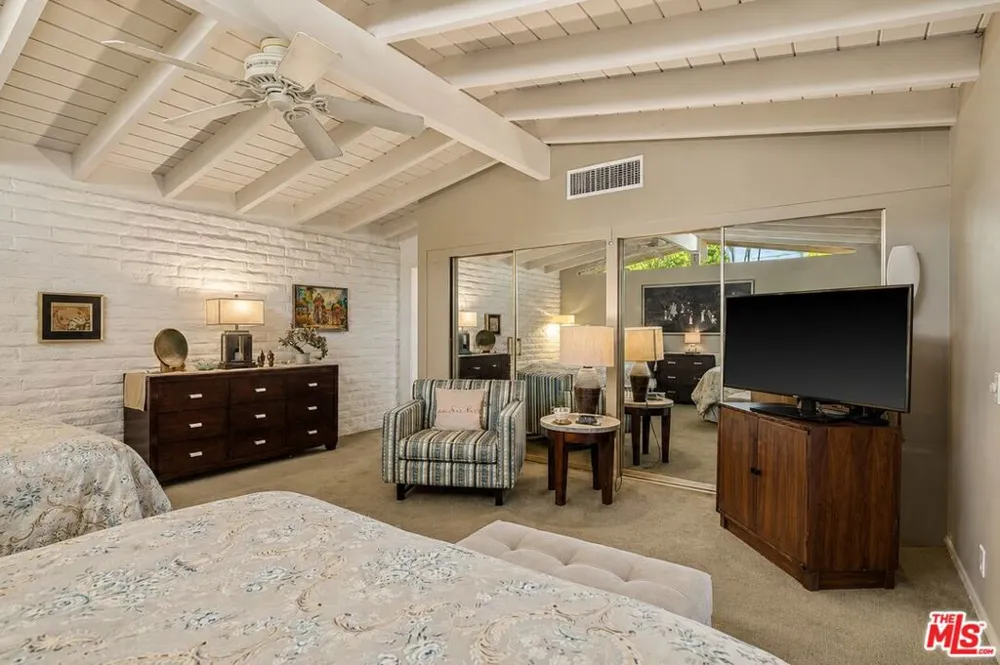 1094 S Paseo De Marcia Palm Springs, CA 92264