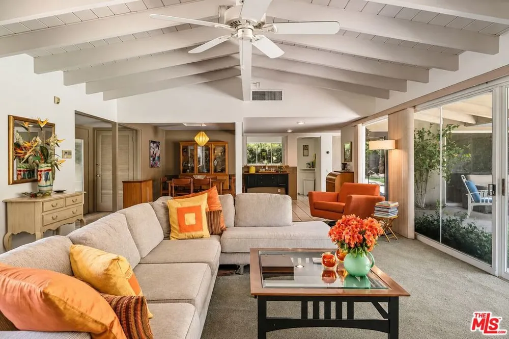 1094 S Paseo De Marcia Palm Springs, CA 92264