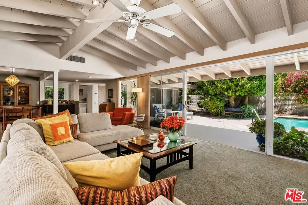 1094 S Paseo De Marcia Palm Springs, CA 92264