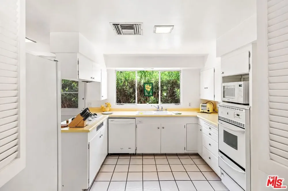 1094 S Paseo De Marcia Palm Springs, CA 92264