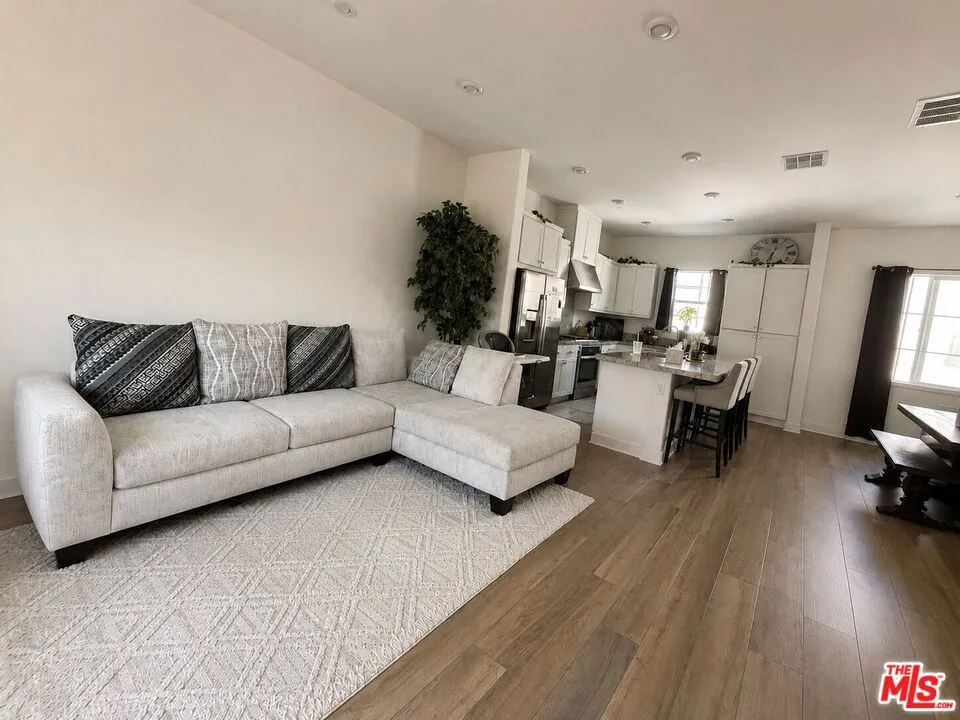 27417 Horizon View Lane Valencia, CA 91381