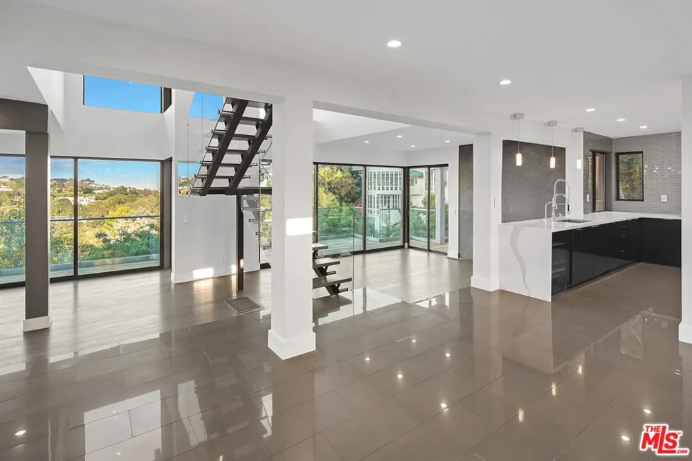 2000 Westridge Road Los Angeles, CA 90049