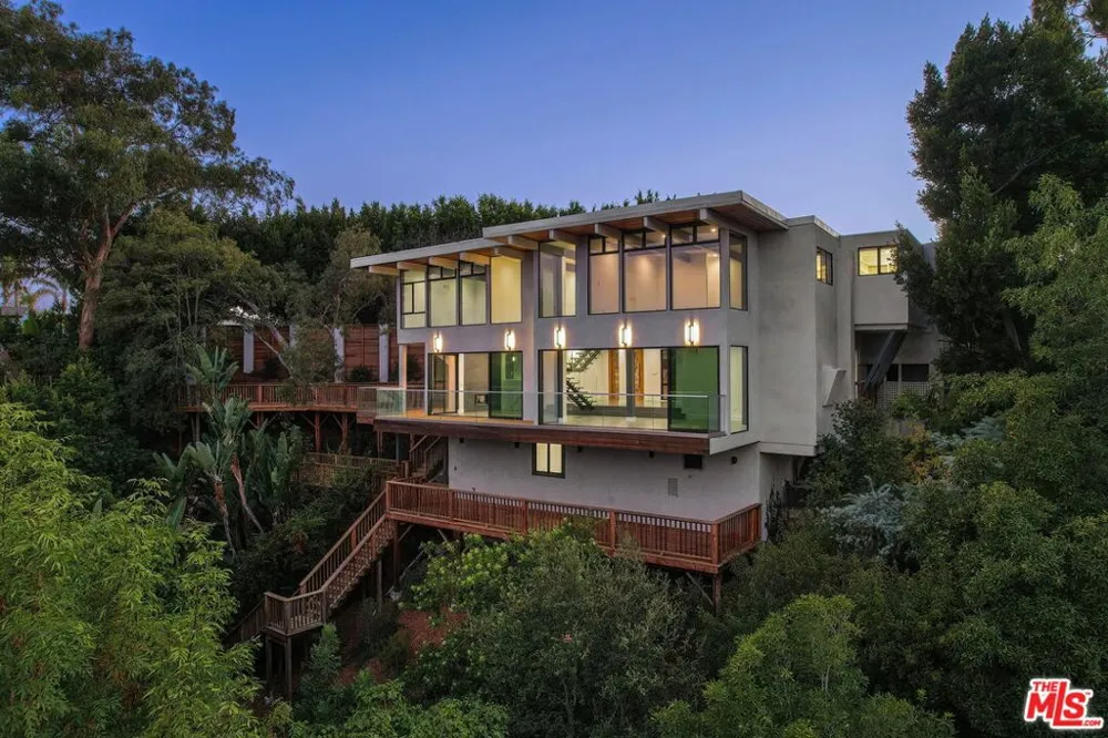 2000 Westridge Road Los Angeles, CA 90049