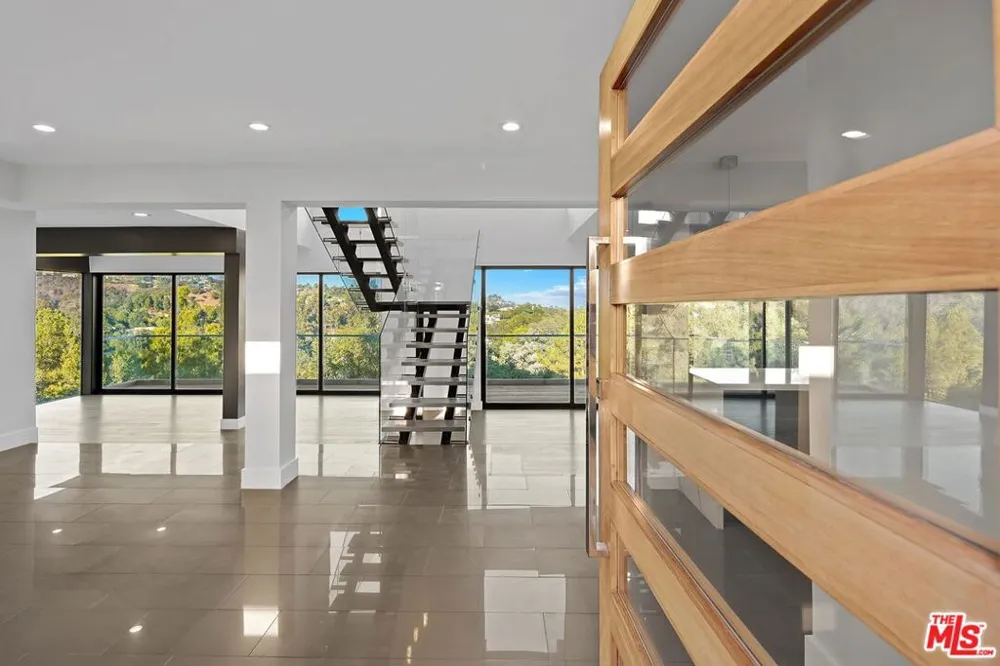 2000 Westridge Road Los Angeles, CA 90049