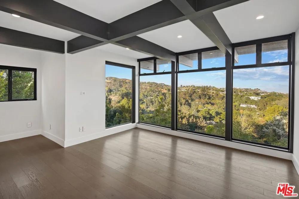 2000 Westridge Road Los Angeles, CA 90049
