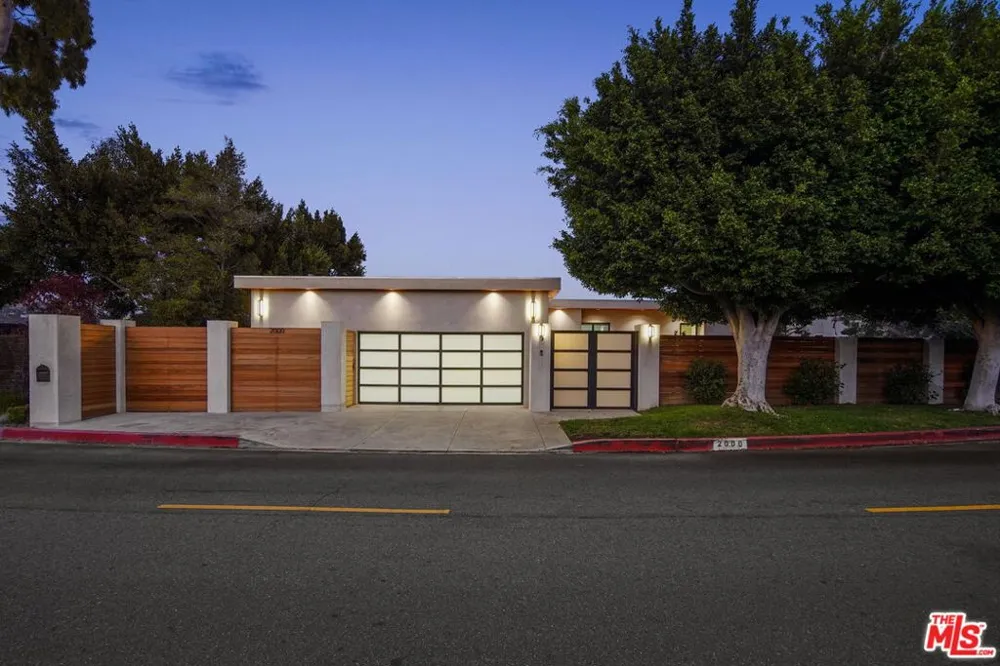2000 Westridge Road Los Angeles, CA 90049