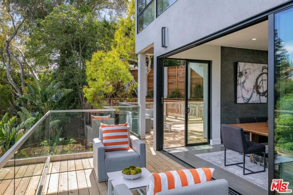2000 Westridge Road Los Angeles, CA 90049