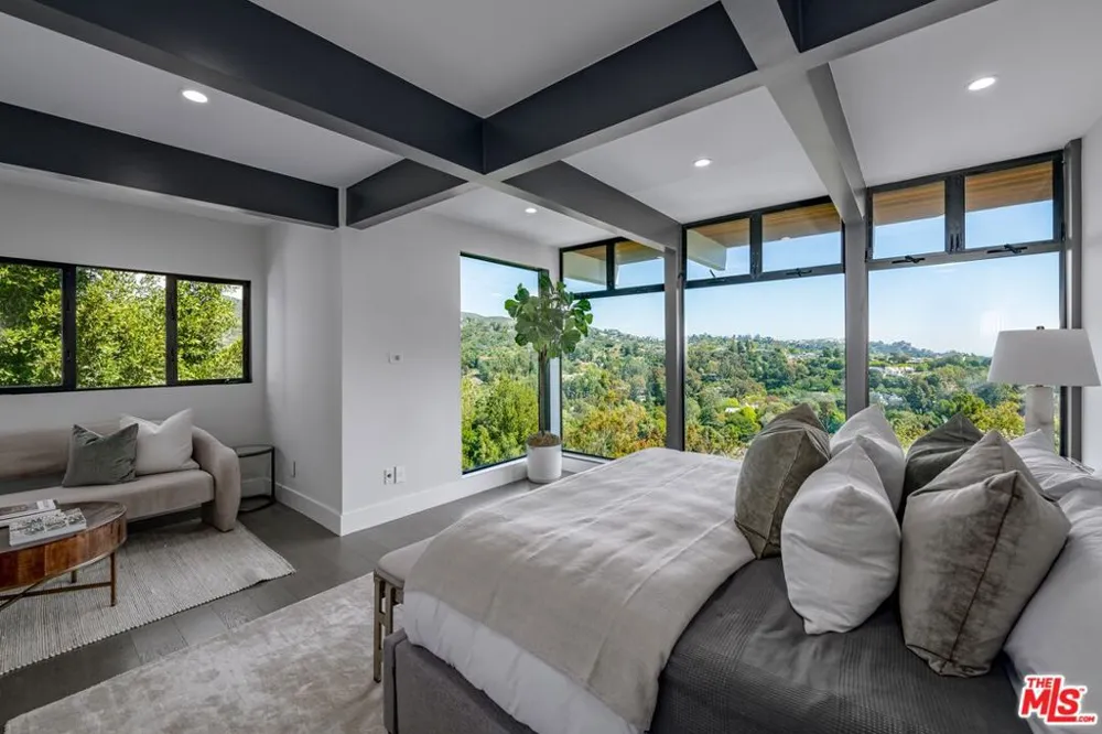 2000 Westridge Road Los Angeles, CA 90049