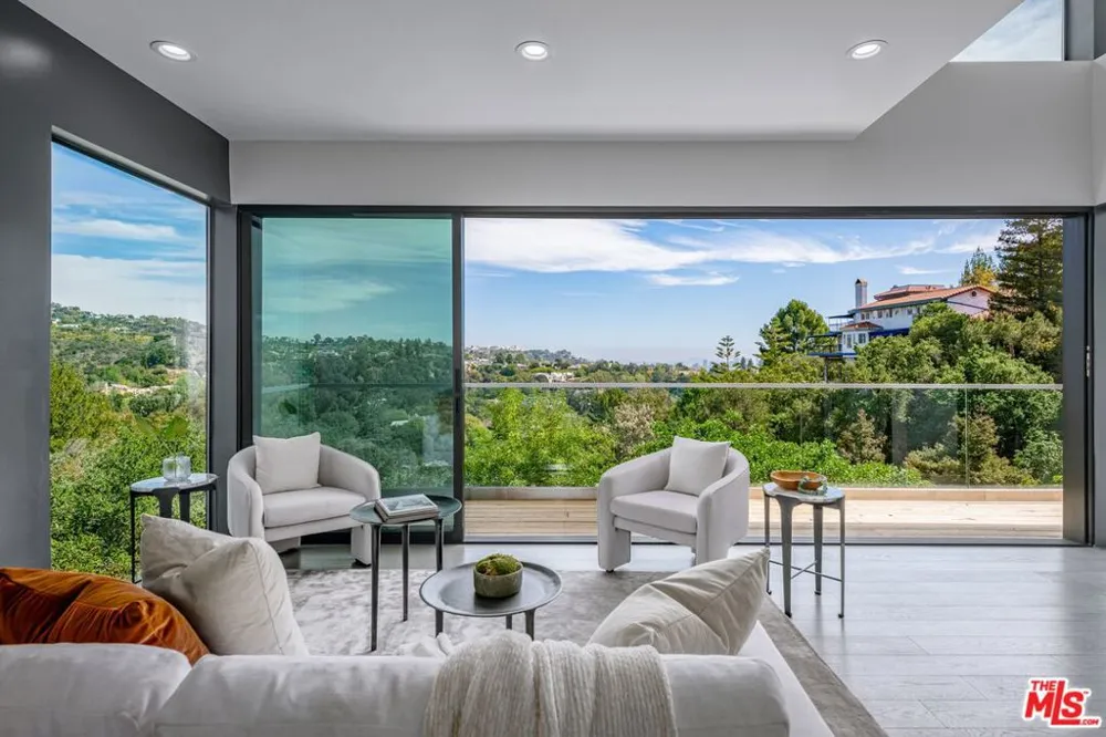 2000 Westridge Road Los Angeles, CA 90049