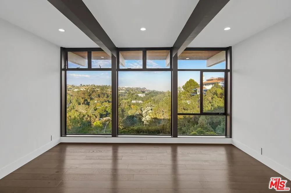 2000 Westridge Road Los Angeles, CA 90049