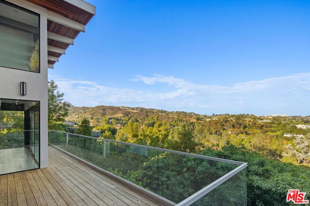 2000 Westridge Road Los Angeles, CA 90049
