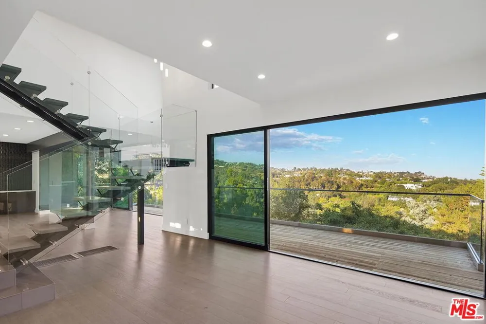 2000 Westridge Road Los Angeles, CA 90049