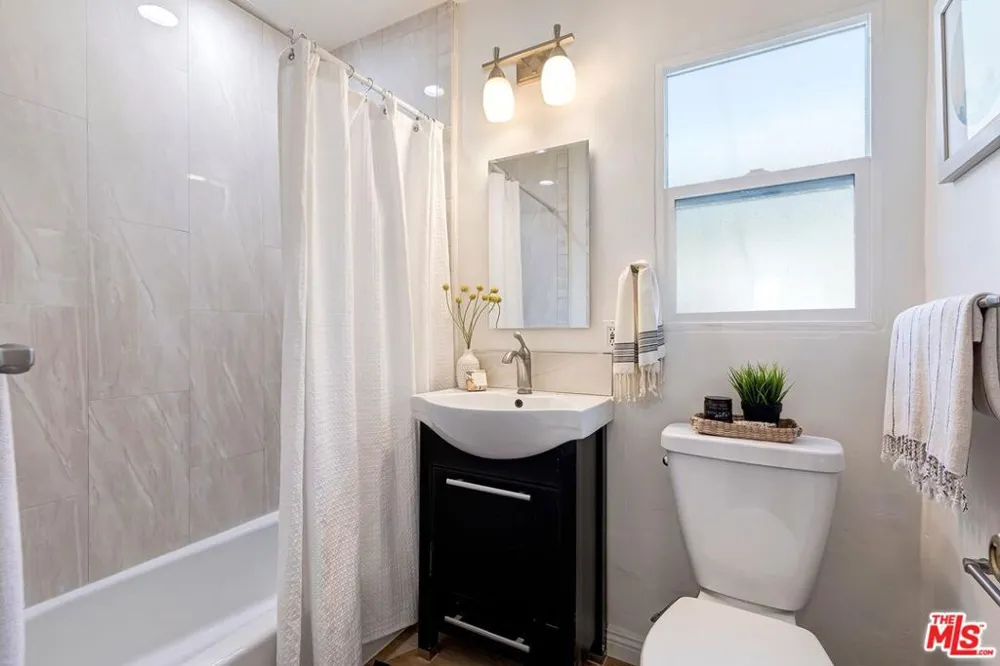 8597 Higuera Street Culver City, CA 90232